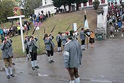 Höhepunkt des letzten Wiesnsonntag: das Salutschießen  vor der Bavaria - Oktoberfest-Landesschießen am 4.10.2015 (©Foto. Martin Schmitz)